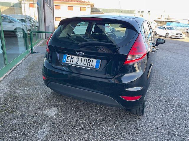 FORD Fiesta usata, con Autoradio