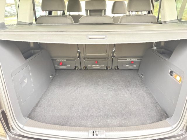 VOLKSWAGEN Touran usata, con Sedile posteriore sdoppiato