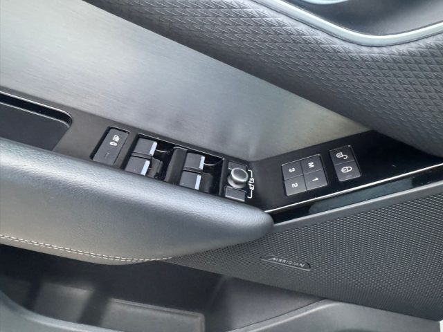 LAND ROVER Range Rover Velar usata, con Autoradio digitale