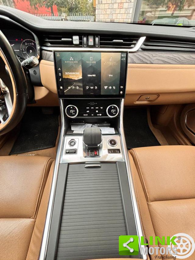 JAGUAR XF usata, con Park Distance Control
