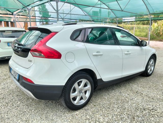 VOLVO V40 Cross Country usata, con Autoradio