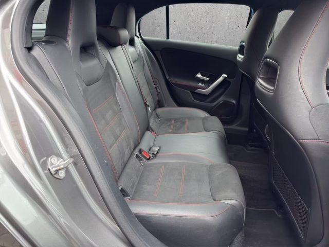MERCEDES-BENZ A 180 usata, con Sedili riscaldati