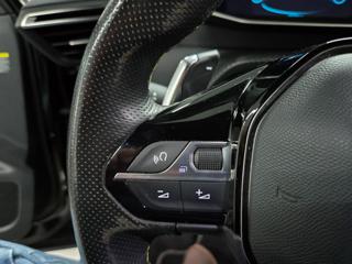 PEUGEOT 2008 usata, con Airbag