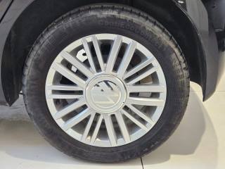 VOLKSWAGEN up! usata, con Autoradio