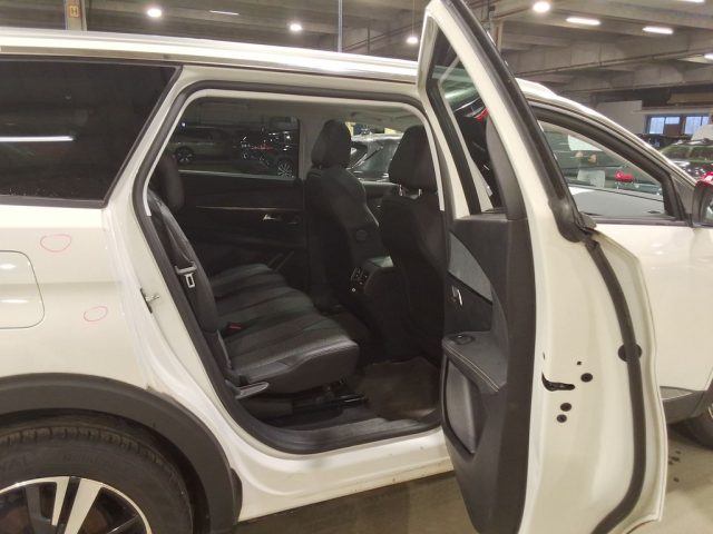 PEUGEOT 5008 usata, con Cerchi in lega