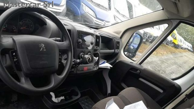 PEUGEOT Boxer usata, con Autoradio