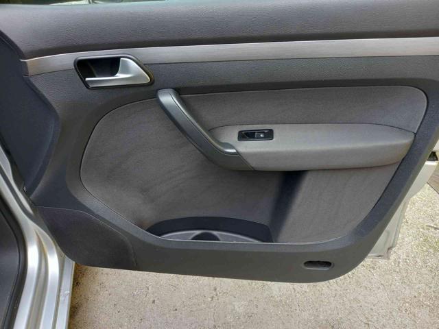 VOLKSWAGEN Touran usata 20