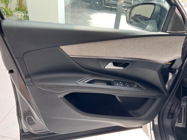 PEUGEOT 3008 usata, con Controllo automatico clima