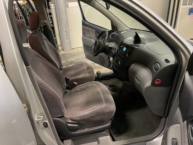 TOYOTA Yaris usata 16