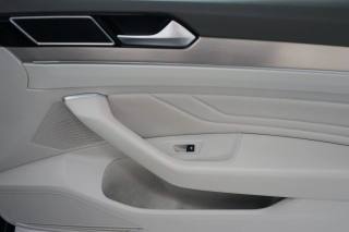 VOLKSWAGEN Passat Variant usata, con Hill holder