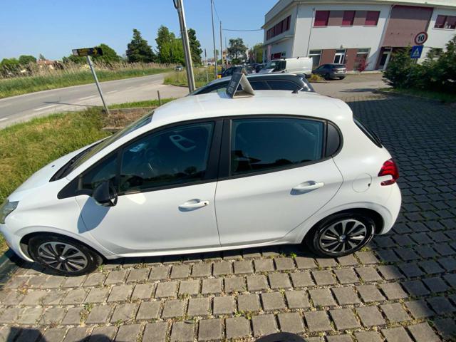 PEUGEOT 208 usata, con Airbag