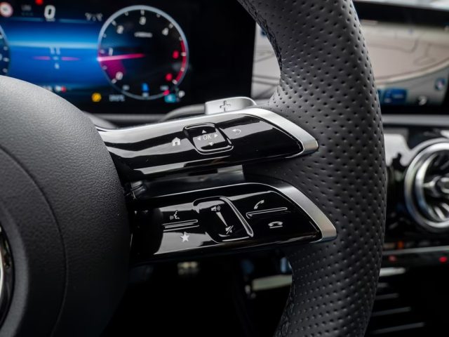 MERCEDES-BENZ A 180 usata, con Chiusura centralizzata