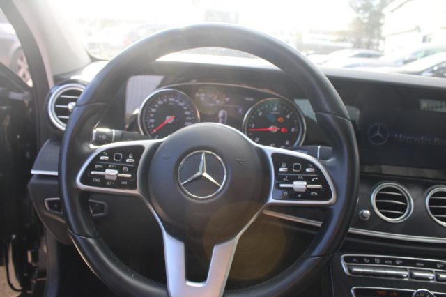 MERCEDES-BENZ E 200 usata, con Chiusura centralizzata