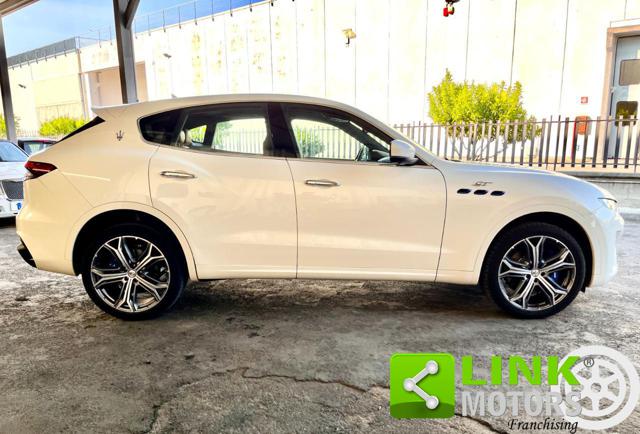 MASERATI Levante usata, con Fendinebbia