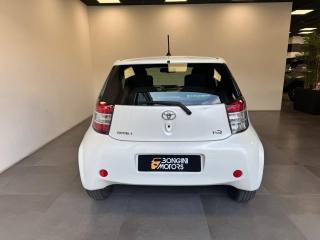 TOYOTA iQ usata, con Autoradio