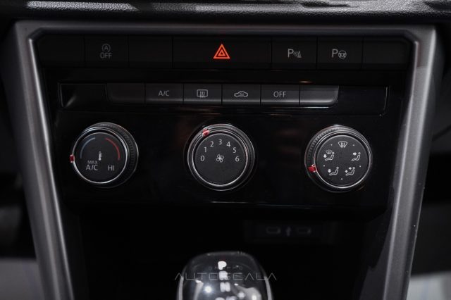 VOLKSWAGEN T-Roc usata, con USB