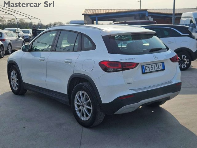 MERCEDES-BENZ GLA 180 usata, con Autoradio
