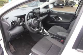 TOYOTA Yaris usata, con Fari LED