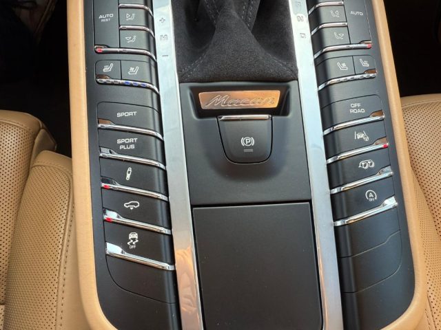PORSCHE Macan usata, con Park Distance Control