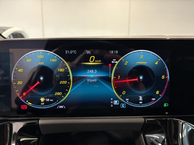 MERCEDES-BENZ GLA 180 usata, con Sensori di parcheggio posteriori