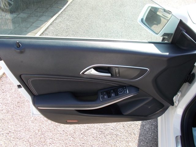 MERCEDES-BENZ CLA 200 usata, con Volante in pelle