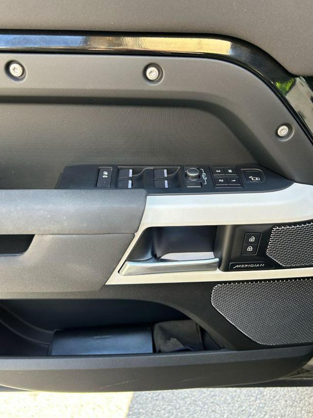 LAND ROVER Defender usata, con Luci diurne