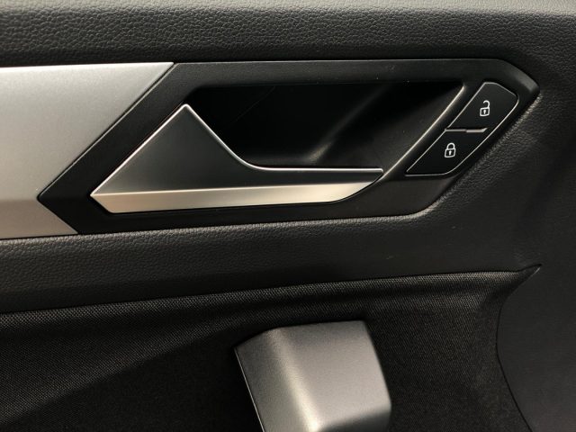 VOLKSWAGEN T-Roc usata, con Sedile posteriore sdoppiato