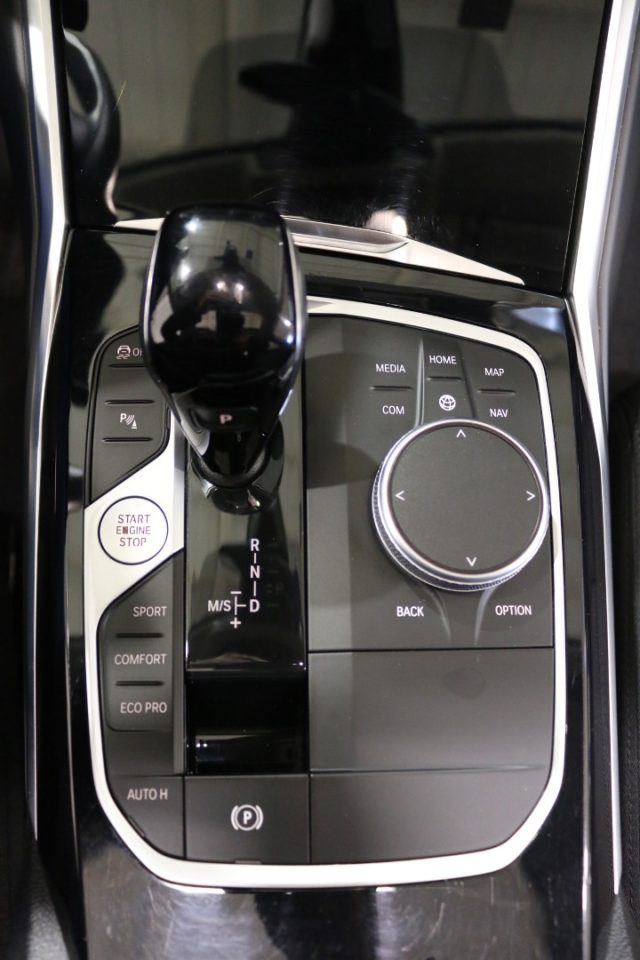 BMW 330 usata, con Touch screen