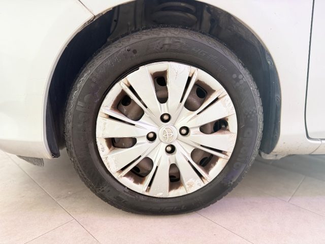 TOYOTA Yaris usata 11