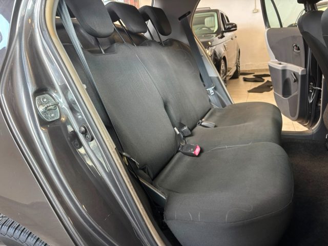 TOYOTA Yaris usata, con Luci diurne