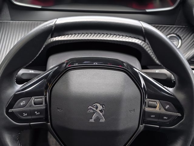 PEUGEOT 2008 usata, con Controllo automatico clima