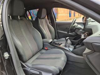 PEUGEOT 208 usata, con USB