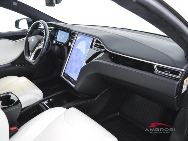 TESLA Model S usata 11