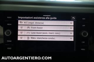 VOLKSWAGEN Taigo usata, con USB