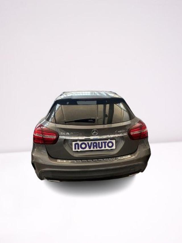 MERCEDES-BENZ GLA 220 usata, con Autoradio
