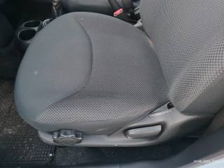 TOYOTA Yaris usata, con Specchietto retrovisore con funzione antiabbagliamento