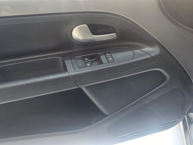 VOLKSWAGEN up! usata, con Telecamera per parcheggio assistito