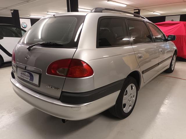 TOYOTA Avensis usata, con Airbag