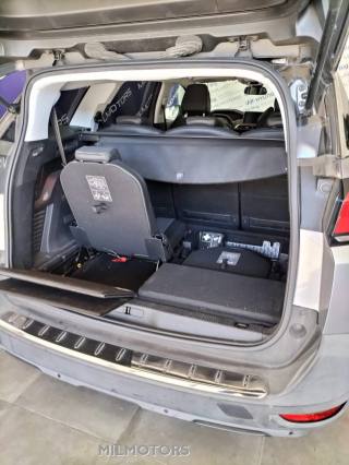 PEUGEOT 5008 usata, con Sensori di parcheggio posteriori