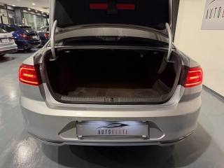 VOLKSWAGEN Passat usata, con Touch screen