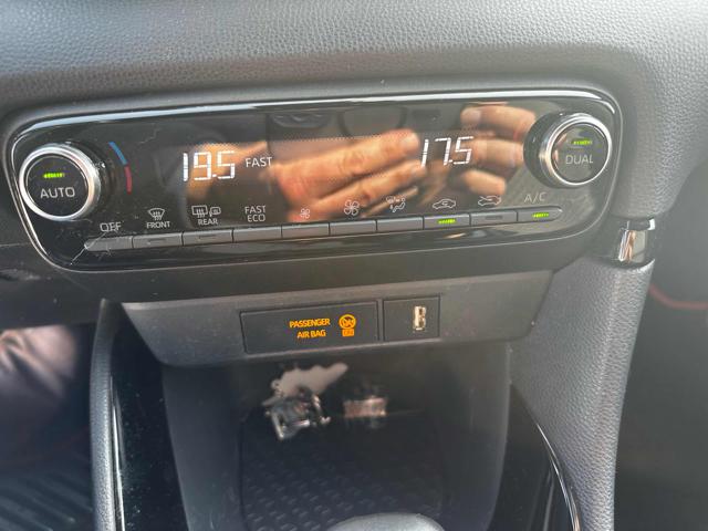 TOYOTA Yaris usata, con Volante in pelle