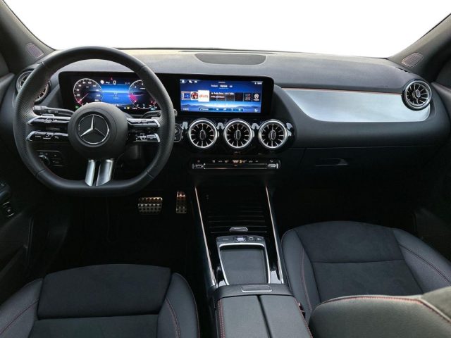 MERCEDES-BENZ GLA 200 usata, con Controllo automatico clima