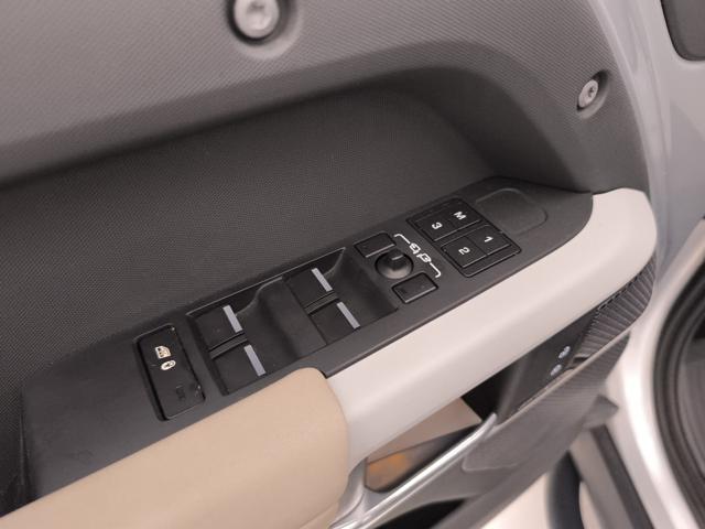 LAND ROVER Defender usata, con USB