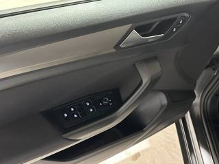 VOLKSWAGEN T-Roc usata, con Volante in pelle