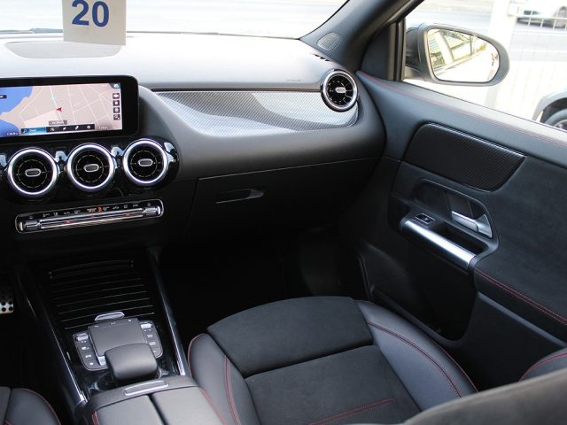 MERCEDES-BENZ GLA 200 usata, con Luci diurne LED