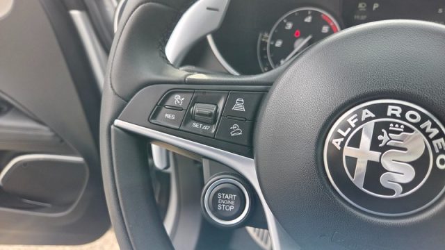 ALFA ROMEO Stelvio usata, con Volante in pelle