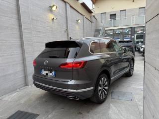 VOLKSWAGEN Touareg usata, con Autoradio