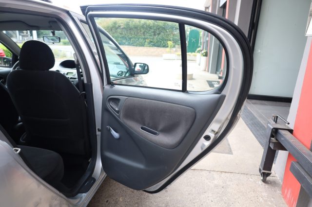 TOYOTA Yaris usata 50