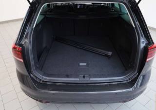VOLKSWAGEN Passat Variant usata, con Volante in pelle