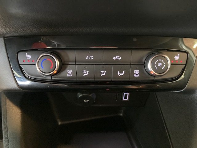 OPEL Corsa usata, con Leve al volante